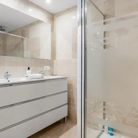 3bedr Ap - 1min Walk To The - Park Elviria - Apartamento *