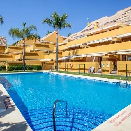 3bedr Ap - 1min Walk To The - Park Elviria - *