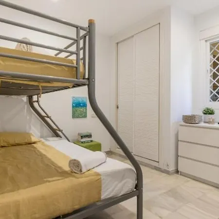 3bedr Ap - 1min Walk To The - Park Elviria -