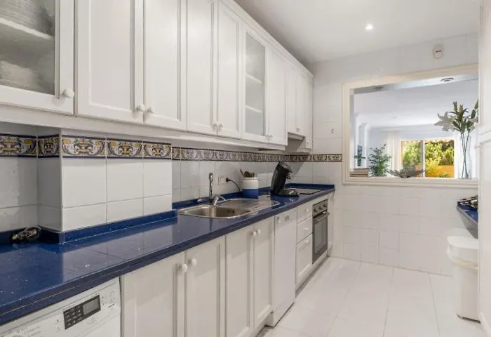 3bedr Ap - 1min Walk To The - Park Elviria - *