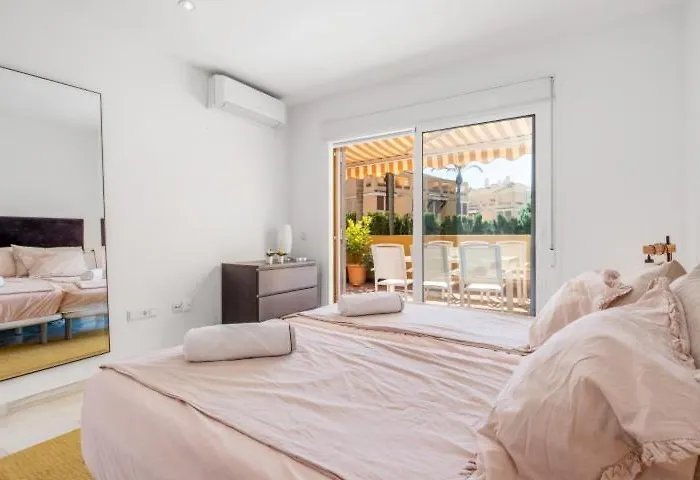 3bedr Ap - 1min Walk To The - Park Elviria - Apartament