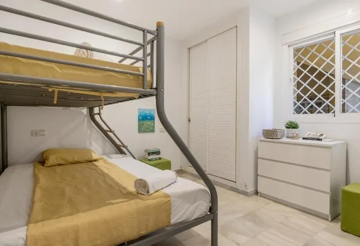 3bedr Ap - 1min Walk To The - Park Elviria -